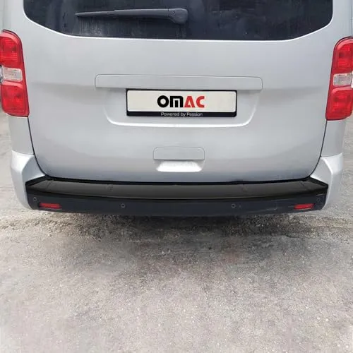 OMAC Ladekantenschutz für Fiat Scudo 2022-2025 – Schwarz - Robuster Ladekantenschutz für Fiat Scudo 2022-2025. Schützt die Stoßstange vor Kratzern und Beschädigungen. Einfache Montage und Reinigung, langlebig und rostbeständig.