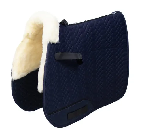 Engel Reitsport Lammfell Schabracke Schabra1 - Schabracken aus hochwertigem Merino-Lammfell, temperaturausgleichend und schockabsorbierend, ideal für Dressur und Vielseitigkeit, mit hoch geschnittenem Widerrist und Abriebschutz.