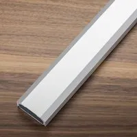 SOTECH Aluminium Kabelkanal 1100 x 50 x 20 mm – Silber Eloxiert - Hochwertiger Kabelkanal aus Aluminium für ein aufgeräumtes Multimedia-System. Bietet viel Platz für Kabel und ist durch die exklusive Beschichtung besonders stylisch. Ideal für alle Kabeldurchmesser!