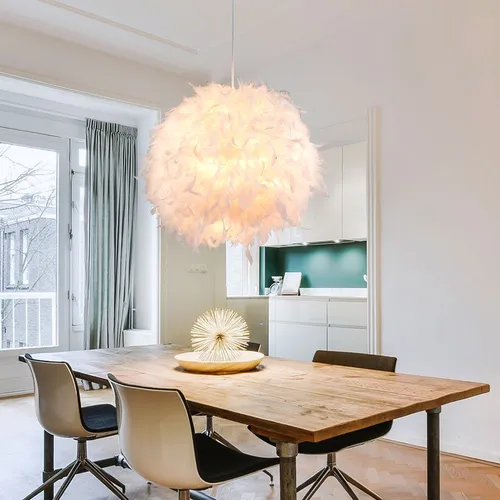 Globo 15057 Pendelleuchte mit Feder-Lampenschirm - Moderne Pendelleuchte für Wohn- und Esszimmer, verleiht jedem Raum Flair mit ihrem einzigartigen Feder-Lampenschirm und einer maximalen Leistung von 40 Watt.