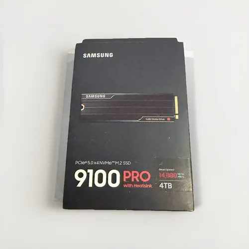 Samsung 9100 PRO SSD 4TB mit Kühlkörper - Internes SSD (Solid State Drive) mit 4 TB, blitzschneller Datenübertragungsrate bis zu 14800 MB/s und integriertem Kühlkörper für optimale Leistung. Ideal für Gamer und kreative Profis.