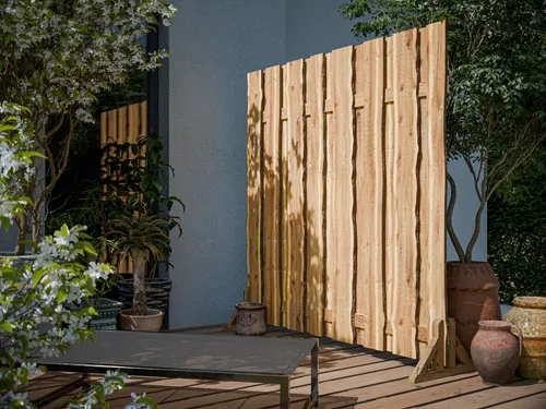 Sichtschutzzaun Bretterzaun Rustikal aus Lärche - Robuster Holz-Sichtschutzzaun im rustikalen Design, ideal für Garten und Terrasse. Der Bausatz aus hochwertigem Nadelholz bietet effektiven Schutz und eine ansprechende Optik.