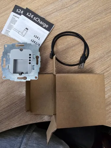 smart things s24 C sCharge - 12W Unterputz-Netzteil mit USB-C Anschluss - Ladegeräte & Adapter für Tablets, professionelle Unterputz-Stromversorgung mit USB-C, ideal für Smarthome-Systeme und sorgt für Ordnung ohne sichtbare Kabel.