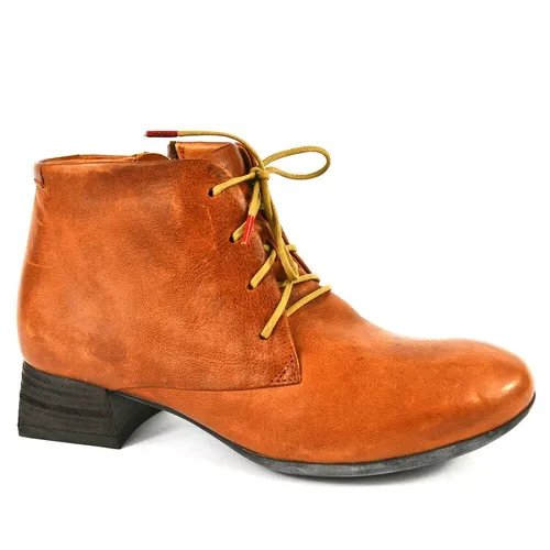 Think! Damen Schnürstiefel DELICIA 3-000015 aus Leder - Elegante Stiefeletten aus hochwertigem Leder in Cognac, ideal für den Alltag. Mit einem bequemen Blockabsatz von 3 cm und einem praktischen Reißverschluss für einfaches An- und Ausziehen.