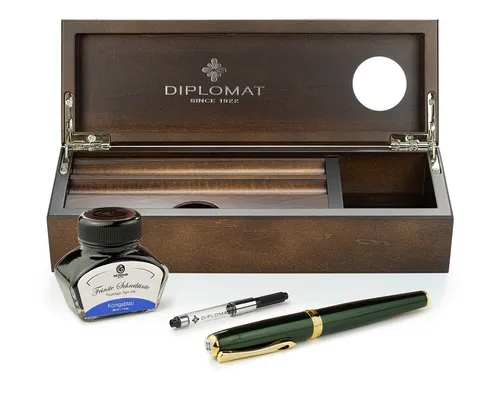 Diplomat Excellence A2 Evergreen Füllhalter-Set - Hochwertiges Füller-Set mit Edelstahlfeder M, inkl. 30 ml Füllertinte und edler Wengeholz-Stifteablage. Perfekt für stilvolle Korrespondenz und anspruchsvolle Schreibliebhaber.
