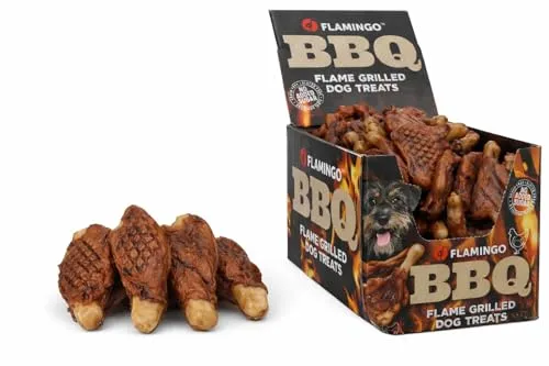 Flamingo BBQ T-Bone mit Huhn - Hundeleckerli 2 kg - Proteinreicher Snack in T-Bone-Form, ideal für genussvolle Belohnungen. Glutenfrei, getreidefrei und ohne Zuckerzusatz. Praktische 2 kg Packung für Haushalte mit mehreren Hunden, perfekt für Training und als Zwischenmahlzeit.