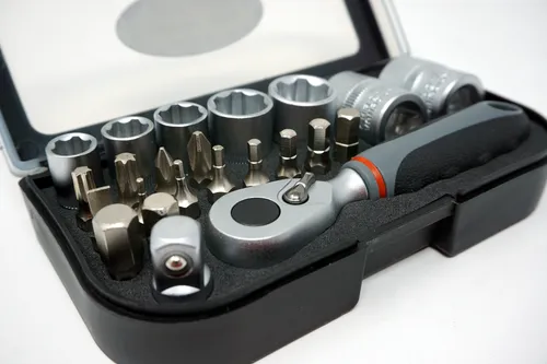 Steckschlüsselsatz & Bit Set 23 teilig Ratschenkasten Knarrenkasten Nusskasten mit Ratsche