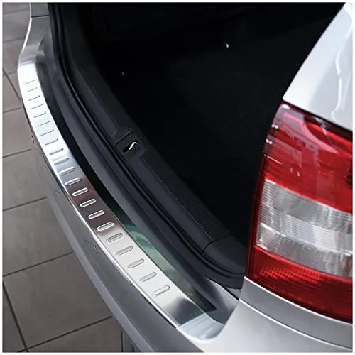 tuning-art 781 Edelstahl Ladekantenschutz für Skoda Octavia 2 Kombi - Hochwertiger Ladekantenschutz aus 0,7 mm V2A Edelstahl, präzise Passform für Skoda Octavia 2 Kombi (2004-2013). Schützt Ihre Ladekante effektiv und ist einfach zu montieren.