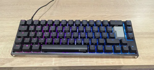 Ducky One 2 SF Gaming Tastatur - MX-Brown, RGB LED - Komfortable TKL-Gaming-Tastatur mit RGB-LED-Beleuchtung, Cherry-MX-Brown-Switches und robusten PBT-Double-Shot-Tastenkappen für optimales Spielerlebnis.
