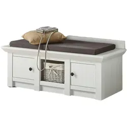 Furn.Design Garderobenbank Hooge in Pinie Weiß Dekor - Stilvolle Garderobenbank im Landhausstil, 124 x 42 cm, mit 2 Türen, 2 Fächern und einem offenen Fach. Pflegeleicht und FSC®-zertifiziert, ideal für modernen Wohnraum. Sitzkissen und Flechtkorb separat bestellbar.