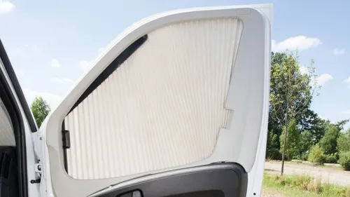 Remis REMIfront IV Scheiben-Verdunkelung für Fiat Ducato Bj. 09/2011-2021 - Fahrerhausverdunkelungen für Fiat Ducato, Peugeot Boxer, Citroën Jumper - Effektive Verdunkelung und Schutz vor Sonne für mehr Privatsphäre und Komfort im Reisemobil.