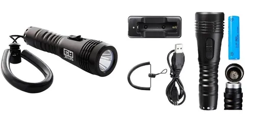 Seac R3 FX Tauchlampe Schwarz Wiederaufladbar - Hauptlampen mit 400 Lumen Leuchtkraft, ideal für Tauchgänge bis 100 m. Robuste Aluminiumkonstruktion und elektromagnetisches System für sicheres Einschalten.