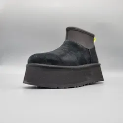 UGG Damen Winter Boots 41 EU - Wanderschuhe aus hochwertigem Suede, perfekt für kalte Tage und stilvolle Outdoor-Abenteuer.