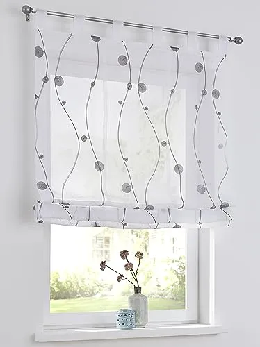 Nelly grau Raffrollo mit Schlaufen, modern und bestickt - Halbtransparentes Raffrollo mit eleganter grauer Stickerei, ideal für Sichtschutz und Lichtfilterung. Pflegeleicht und einfach zu montieren, perfekt für jedes Fenster.