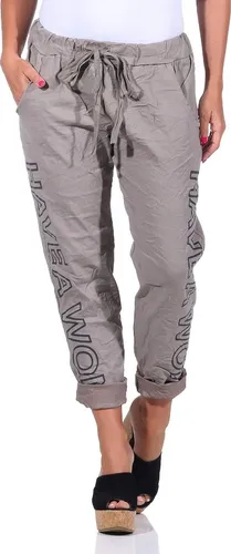 Mississhop Damen Freizeithose Boyfriend Sweatpants mit Textprint - Die Mississhop Boyfriend Sweatpants vereinen Komfort und Stil. Mit Gummibund und Tunnelzug sorgt sie für perfekten Sitz. Der auffällige Textprint