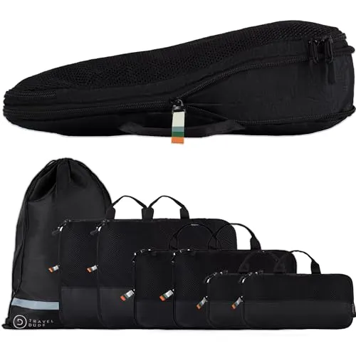 TRAVEL DUDE Kofferorganizer - Ultraleichte Packwürfel aus recyceltem Material - Kofferorganizer aus recycelten Plastikflaschen, 7-tlg. Set mit Kompressionsfunktion und wasserdichtem Fach für optimale Ordnung im Reisegepäck.