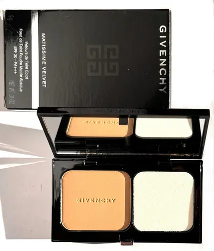 Givenchy Matissime Mattifying Compact Foundation 06 Mat Copper - Puder mit SPF 20 für einen mattierten Teint und langanhaltenden Halt, ideal für ein perfektes Finish.