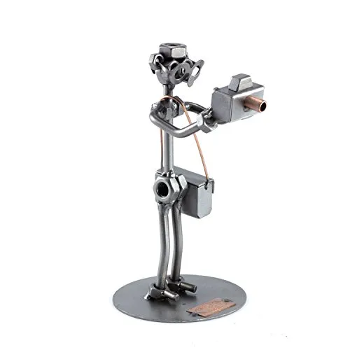 Steelman24 Schraubenmännchen Fotograf 2 – Handgefertigte Metallfigur aus Deutschland - Einzigartige Metallfigur von Steelman24, ideal als kreatives Geschenk für jeden Anlass. Handarbeit aus Hamburg garantiert höchste Qualität und individuelle Gestaltungsmöglichkeiten.