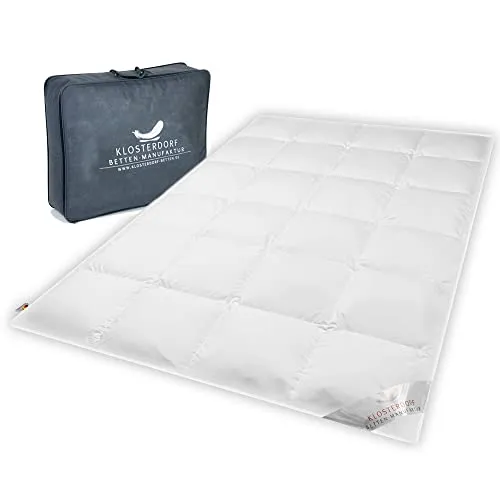 Klosterdorf Betten-Manufaktur Premium Daunenbettdecke - Leichte Sommerdecke mit 100% neuer deutscher Gänsedaune Klasse I für höchsten Schlafkomfort. Handgefertigt in Deutschland, sorgt diese Decke für optimale Wärmeisolierung und ein angenehmes Schlafklima.
