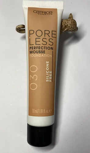 CATRICE Poreless Perfection Mousse Foundation Vegan 030 COOL WALNUT 30ml