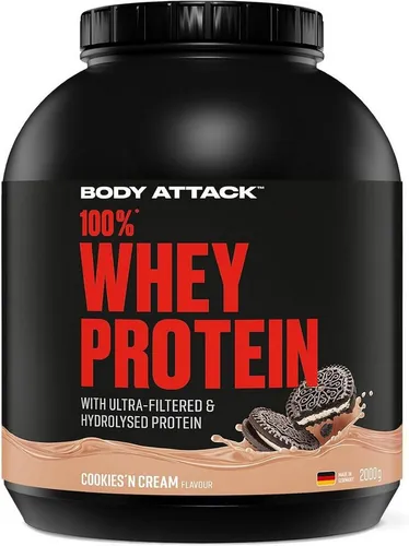 Body Attack 100% Whey Protein Cookies n Cream, 2 kg – Hochwertiges Eiweißpulver für Sportler - Entdecke das 100% Whey Protein für deinen Muskelaufbau! Cremig und ohne Aspartam oder Gluten – ideal für intensive Workouts und schnelle Regeneration. Genieße die Vielfalt mit 16 Geschmacksrichtungen!