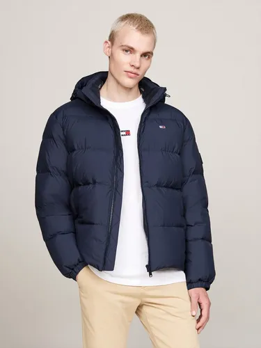 Tommy Jeans Regular Fit Daunenjacke - Funktionsjacke mit hochwertiger Daunenfüllung und Federanteil für optimalen Wärmekomfort. Die abnehmbare Kapuze bietet zusätzlichen Schutz bei wechselhaftem Wetter.