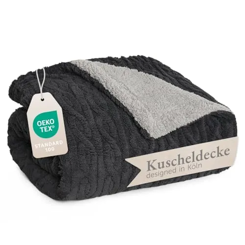 Blumtal Kuscheldecke 150x200 cm - Flauschige Zopfstrick-Optik - Bettdecken: Oeko-TEX zertifizierte Mikrofaser-Decke mit extra flauschiger Sherpa-Innenseite für ultimativen Komfort und Sicherheit.