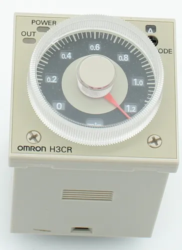 Omron H3CR Zeitrelais