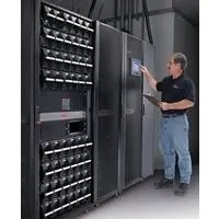 APC Scheduled Assembly Service Installation für USV 48/64 kW - USV Installation Service, verfügbar 8 Stunden täglich, optimiert für diverse Konfigurationen und sichert effiziente Inbetriebnahme Ihrer USV-Anlage.