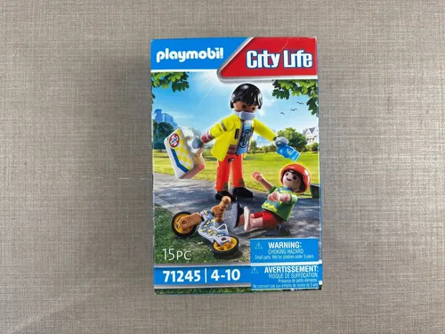 Playmobil City Life 71245 - Sanitäter mit verletztem Jungen, fördert kreatives Spiel und medizinisches Lernen für Kinder von 4-10 Jahren
