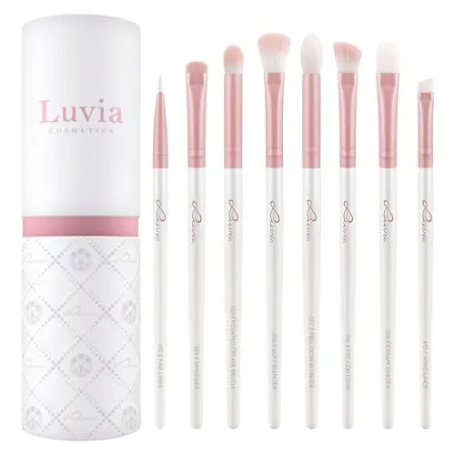Luvia Cosmetics Kosmetikpinsel-Set All Eye Want, 8 tlg. - Vegan & hautfreundlich - Make-Up-Pinsel für perfekte Augen-Make-ups: 8 vegane Pinsel mit antibakteriellem Nurai-Pinselhaar, das keine Haare verliert. Ideal für Glamour und Alltagslooks, in stilvollem Satin-Beutel.