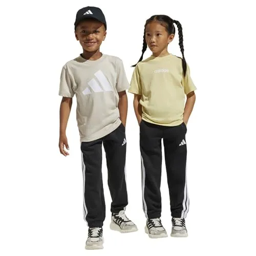 adidas Sportswear Sporthose LK 3S FL PT 240 - Trainingshose für Kinder aus gemütlichem Baumwollmix, ideal für kalte Tage. Mit 3-Streifen Design und umweltfreundlichen Materialien, die Müll reduzieren und Ressourcen schonen.
