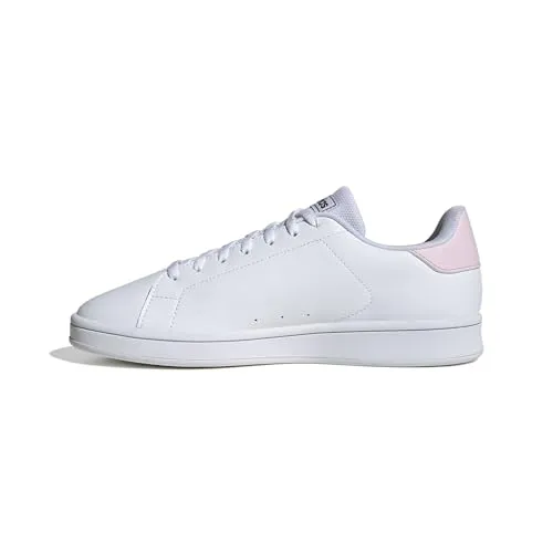 adidas Sportswear URBAN COURT SCHUH Sneaker für Damen und Herren - Sportlicher Sneaker in Cloud White, ideal für Laufen und Freizeit. Fällt klein aus, bitte eine Größe größer bestellen. Hochwertiges Synthetik-Obermaterial und Gummisohle für besten Komfort.