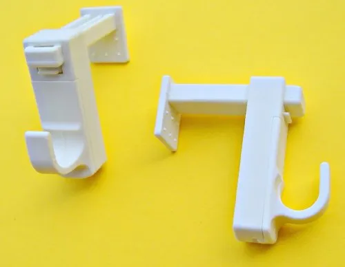 Klemmträger für Gardinenstangen, Weiß - ohne Bohren - Gardinenstangen & -schienen, ideal für Mietwohnungen, einfach aufs Fenster klemmen, passend für Stangen bis 12 mm Ø und Fenster mit Gummidichtung bis 2,5 cm Stärke.