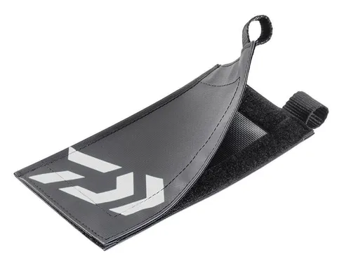 Daiwa Ruten- und Köderschutzhülle Gr. XL Schutzmappe Köderschutz Klettverschluss