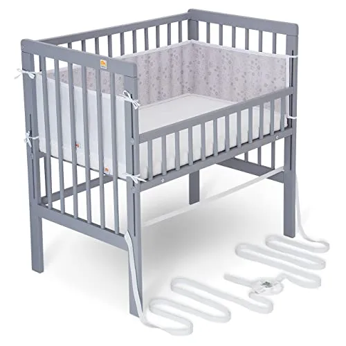 FabiMax Baby Beistellbett für Boxspringbett, TÜV geprüft 2022, inkl. Matratze und Nestchen aus Netzstoff, Buche massiv grau, Comfort/graue Blümchen