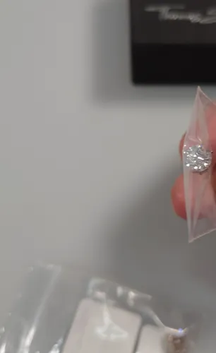 THOMAS SABO Ohrstecker mit großem, weißem Stein - Ohrringe für Damen aus recyceltem 925er Silber, elegant und umweltbewusst – perfekt kombinierbar mit anderen Schmuckstücken von Thomas Sabo.