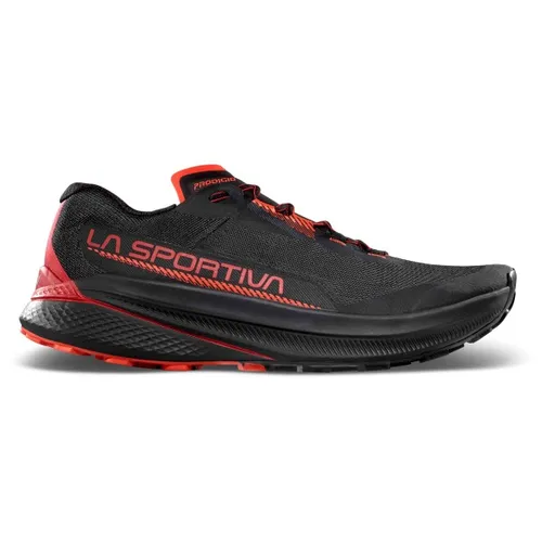 La Sportiva Prodigio Black/Tango Red (45,5) - Laufschuhe mit XFLow-Schaum für maximale Dämpfung und Energierückgabe. Ideal für Ultraläufer, bietet Komfort und Stabilität auf jedem Terrain.