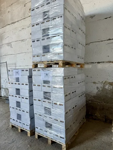 EICHE Holzbriketts 900kg Palette - Hartholz Brikett für Kamin und Ofen - Brennstoffe: Umweltschonende Hartholzbriketts mit hohem Heizwert von ≥16,30Mj/kg, ideal für effizientes Heizen im Kamin oder Ofen.