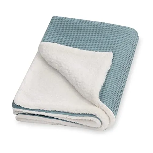 Julius Zöllner Winterdecke Waffelpiqué 70x100 Greenery - Kuscheldecke aus Waffelpiqué, ideal für warme Nächte und kuschelige Stunden, in ansprechendem Greenery-Farbton.