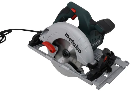 KS 55 FS Kreissäge - Kreissäge mit 670 W, ideal für präzise Schnitte in Holz und andere Materialien.