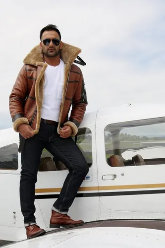 Hollert Herren Bomberjacke B16 Rocky - 100% Merino Lammfell, klimaregulierend und stilvoll mit Liebe zum Detail