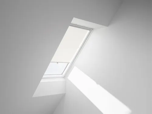 VELUX Original Sichtschutz-Rollo Beige für SK08, S08, SK06, S06 - Seitenzug- & Springrollos, sorgt für Privatsphäre bei Tageslicht und bietet einfache Installation mit vormontiertem Montagesystem.