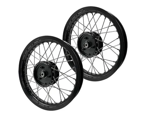 Craftride Halter Set 2x Felge 2,15x16 breit Alu - Autoreifen Halter Set für Simson S51, S50 und Schwalbe KR51 AF22, aus leichtem Aluminium für eine lange Lebensdauer und optimale Stabilität.