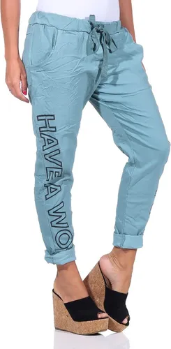 Mississhop Damen Hose Freizeithose Boyfriend Sweatpants Ozeanblau - Die Mississhop Boyfriend Sweatpants in Ozeanblau vereinen Komfort und Stil. Mit Tunnelzug und Gummibund für perfekten Sitz, sind sie ideal für Freizeit und Ausgehen. Der auffällige Textprint