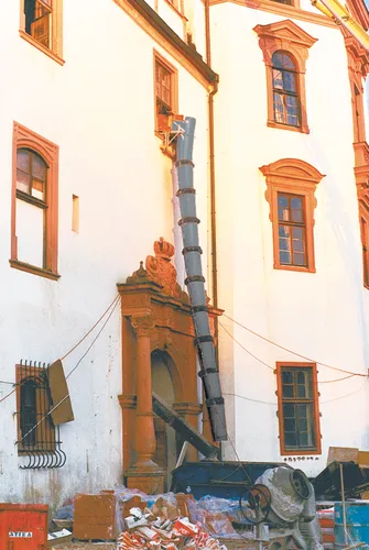 Müba Schuttrutsche schwarz 1,1m - 11020 - Schuttrutsche & -rohre, robustes Design für sicheres Spielen und fördert die motorischen Fähigkeiten von Kindern.