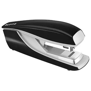 LEITZ Heftgerät NeXXt 5505 schwarz - Ergonomisches Flachheftgerät für bis zu 30 Blatt, platzsparend und stylish für Ihr Büro