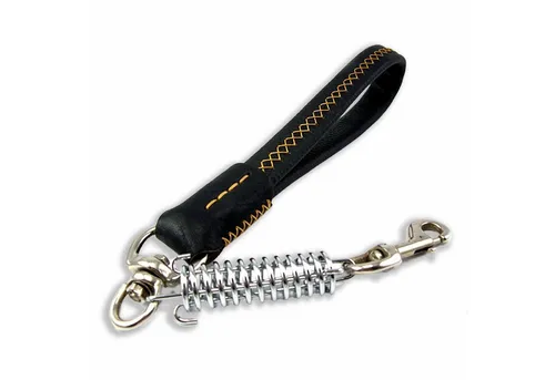 Monkimau Hundeleine aus Leder für große Hunde – Schwarz - Hochwertige Leder Hundeleine von Monkimau, ideal für große Hunde. Mit 50 cm Länge und Ruckdämpfer für angenehmes Gassi gehen. Robuste Zierflechtung sorgt für Stil und Langlebigkeit.