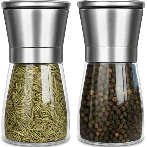 Stück Salz und Pfeffermühle