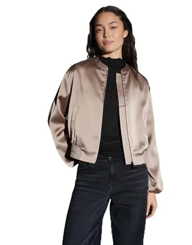 OPUS Damen Jacke | JUPITA Regular Blousonjacke in warmem Taupe, Größe 44 - Die OPUS JUPITA Blousonjacke kombiniert modisches Design mit hochwertigem Satin. Ideal für einen lässigen Look und vielseitige Kombinationsmöglichkeiten. Langlebig und angenehm zu tragen – perfekt für den Alltag!